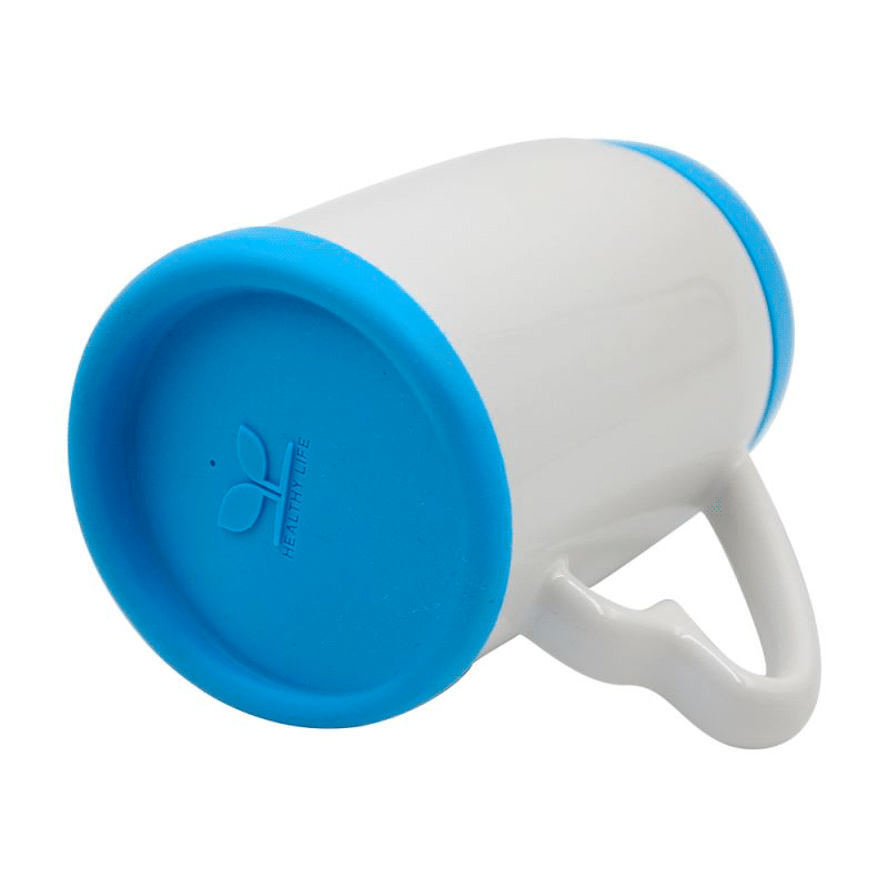 Taza blanca con tapa y base silicona y asa corazón