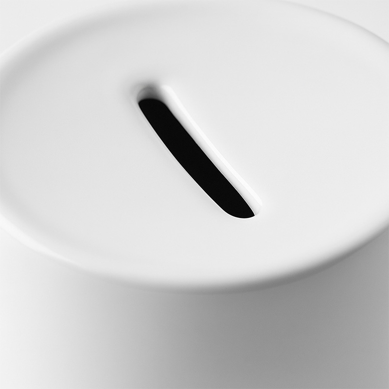 Hucha de cerámica blanca